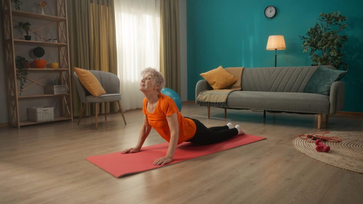 À 62 ans, elle retrouve un ventre plat sans régime strict et gagne confiance en elleÀ 62 ans, elle retrouve un ventre plat sans régime strict et gagne confiance en elle