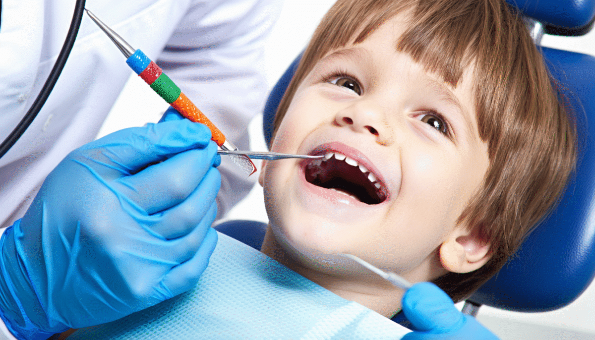 découvrez comment reconnaître la mih sur dent de lait grâce aux conseils de dentistes experts et apprenez les meilleures solutions pour prendre en charge cette anomalie de l’émail chez les enfants.